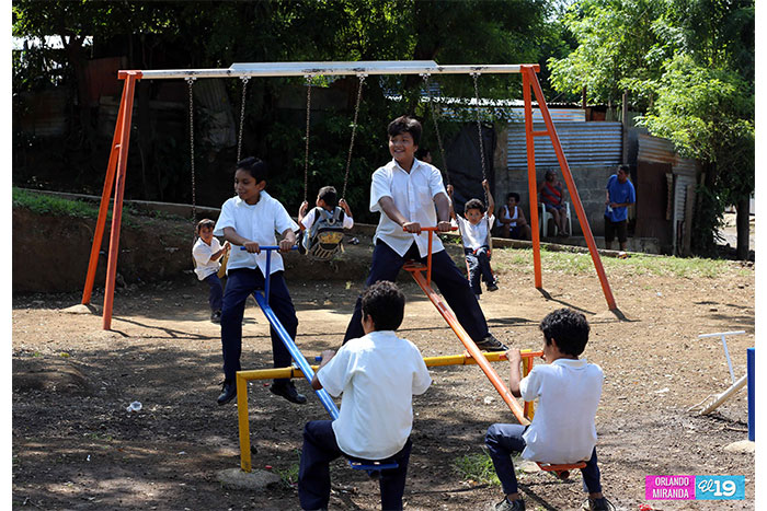 Inauguran cancha multiuso y parque infantil en el Distrito III