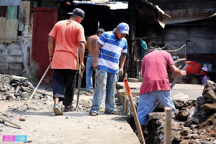 Comerciantes afectados por siniestro inician construcción de nuevos tramos