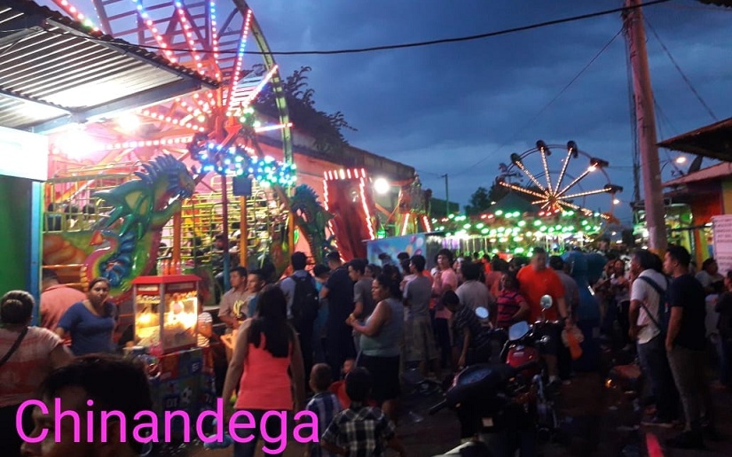 Alegre feria en honor a Santa Ana