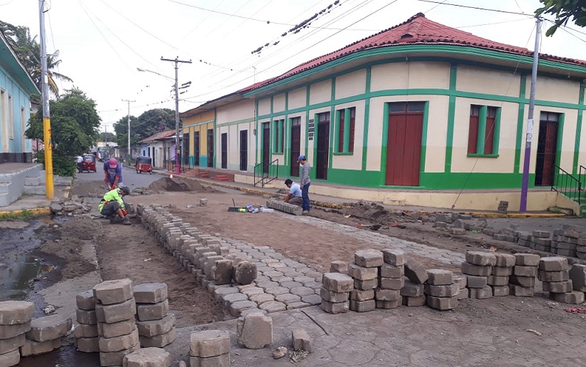 Reparan calles en Niquinohomo