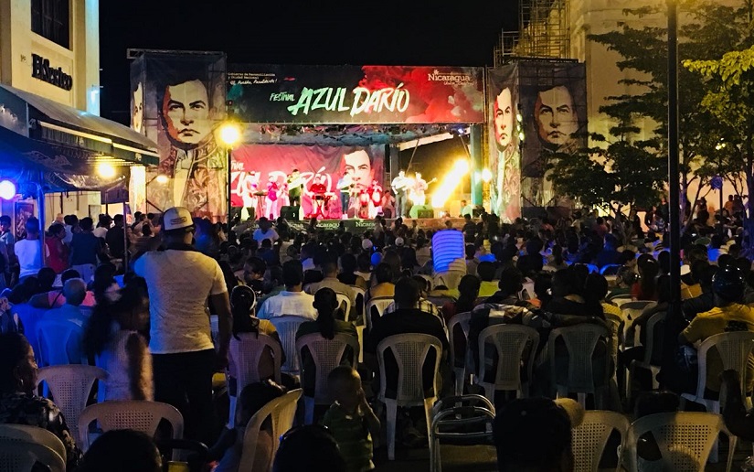 Leoneses disfrutaron del Festival Azul Darío