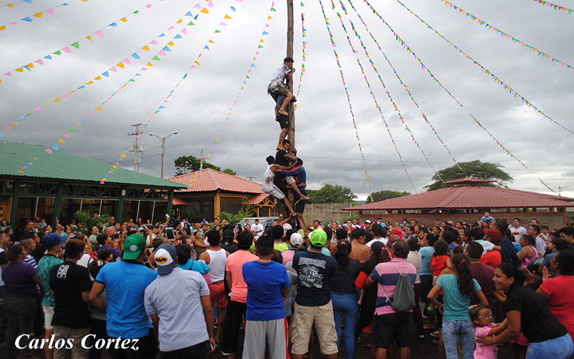  Familias disfrutan diversas actividades realizadas en honor a Santo Domingo en el Parque de Ferias