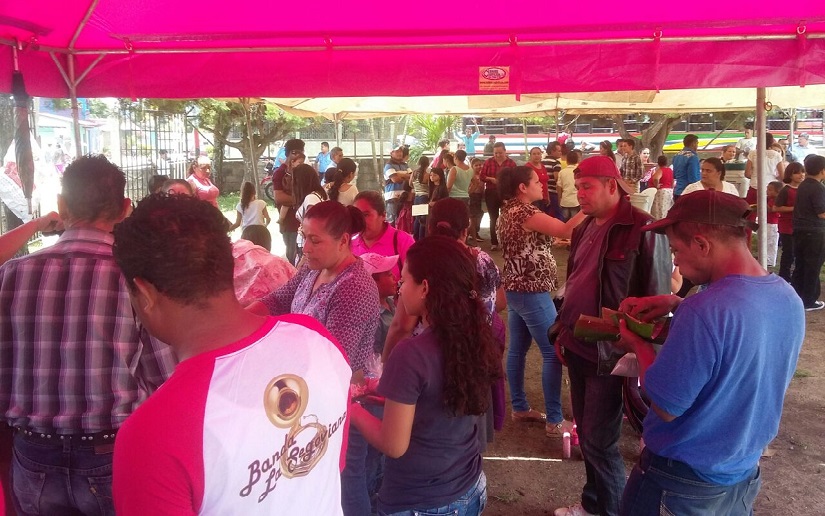 Gastronomías y productos a precios solidarios en Feria de la Economía Familiar en San Fernando