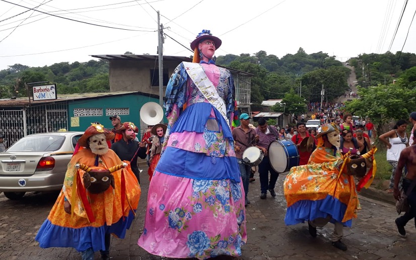 Las Gigantonas se toman las calles de Juigalpa