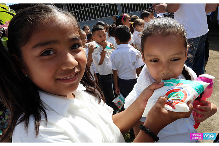 Conagan apadrina a más de 300 niños con “Un Vaso de Leche”