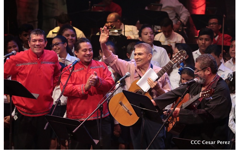 Nicaragüenses festejan en el Teatro Nacional los 85 años de Otto de la Rocha
