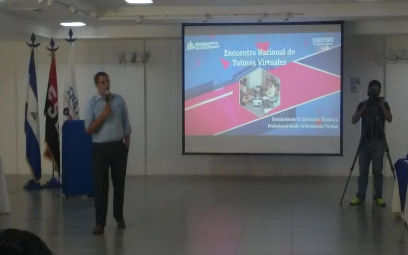 Tutores virtuales se capacitan para las clases en línea de INATEC 