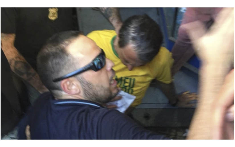 Apuñalan a candidato presidencial en Brasil