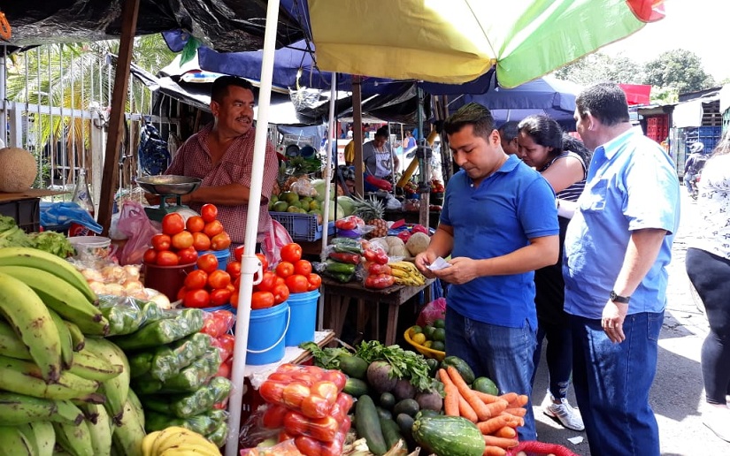Comerciantes celebran a la patria con grandes ofertas