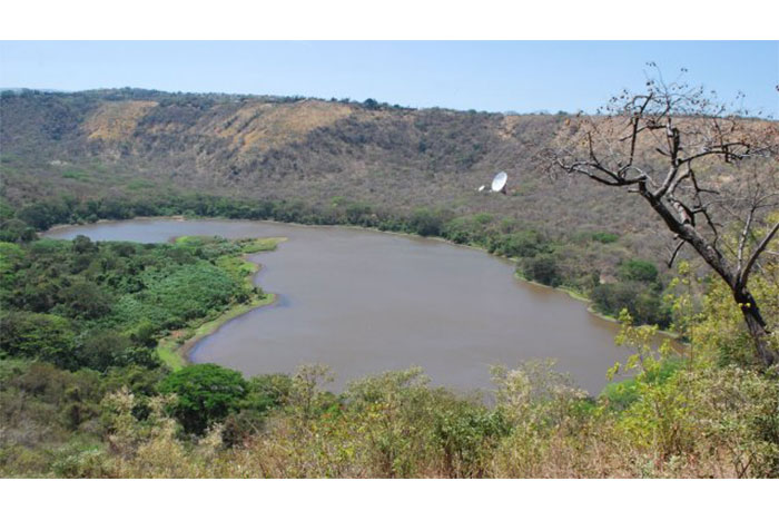Jóvenes ambientalistas realizan labores de limpieza en Laguna de Nejapa