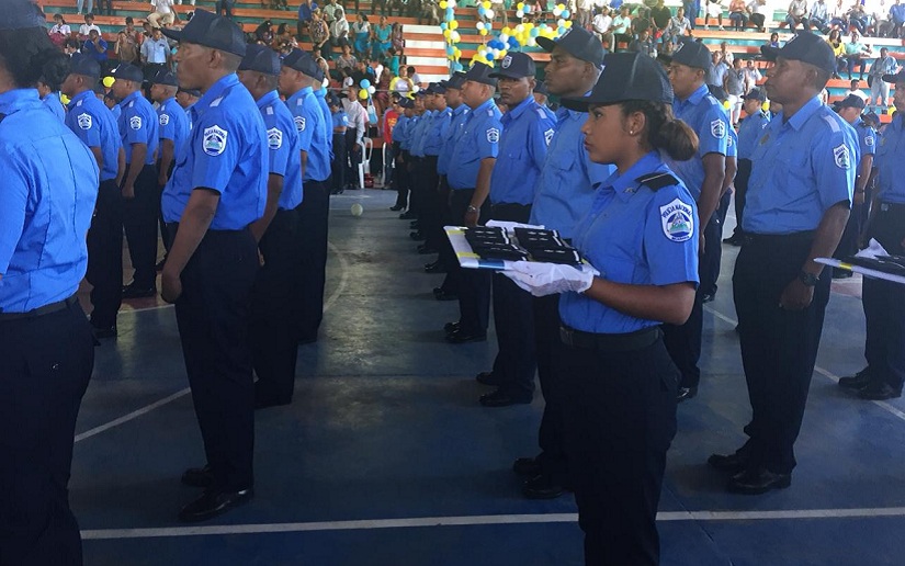 Ascienden en grados a 65 policías en el Caribe Norte