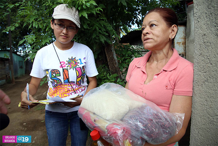 2 mil 500 familias reciben paquetes alimentarios