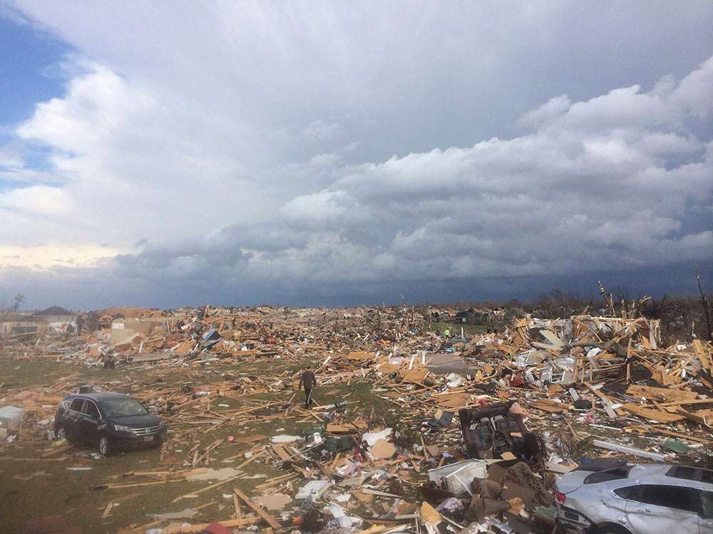 Ola de tornados golpea varios estados de EEUU