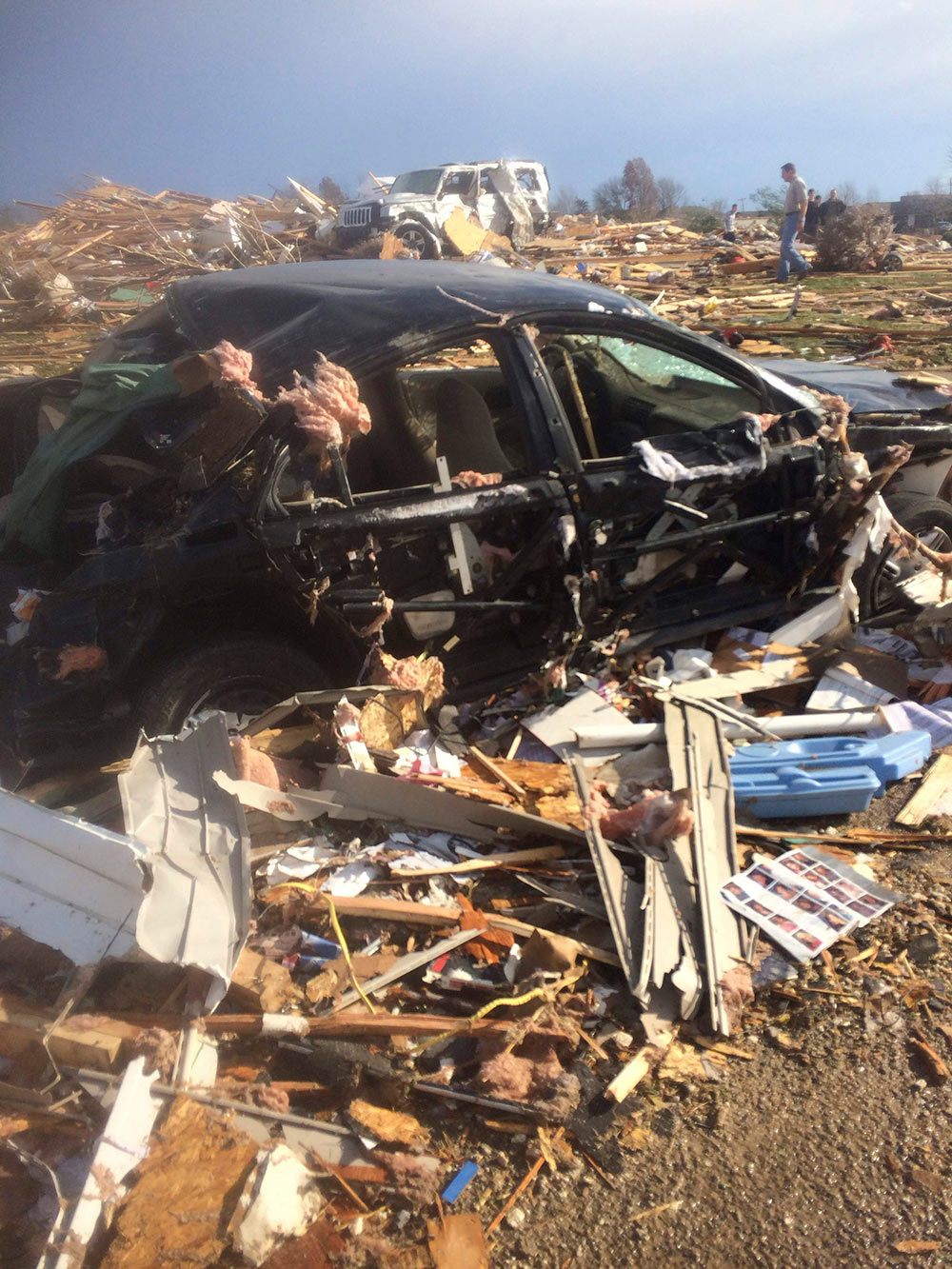 Ola de tornados golpea varios estados de EEUU