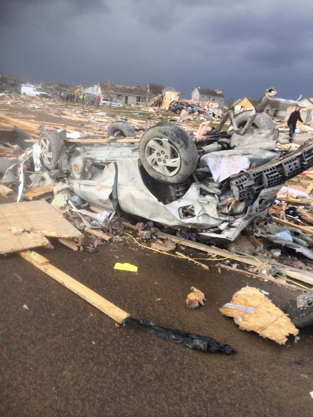 Ola de tornados golpea varios estados de EEUU