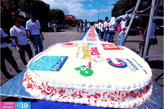 Nicaragua obtiene Récords Guinness con el pastel más largo del mundo