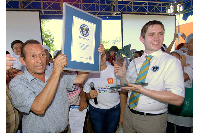 Nicaragua obtiene Récords Guinness con el pastel más largo del mundo 