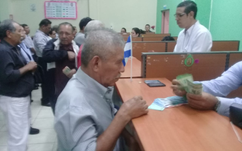 INSS paga mes adelantado a casi dos mil pensionados en Matagalpa