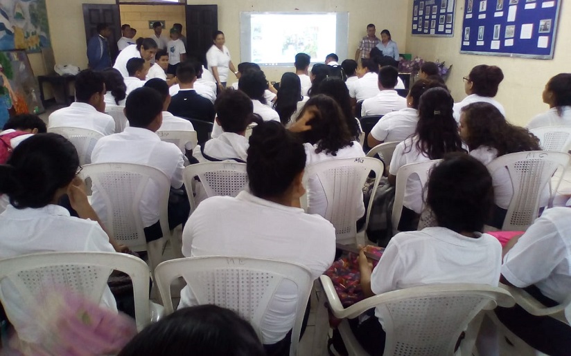 Enseñan a estudiantes la importancia del Madroño y Sacuanjoche para la biodiversidad