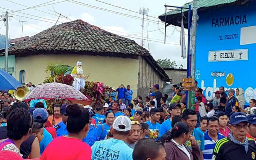 Familias de Masaya acompañan tradicional procesión de San Jerónimo