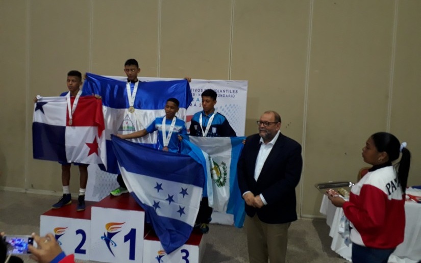 Atletas nicaragüenses reciben medallas en CODICADER III