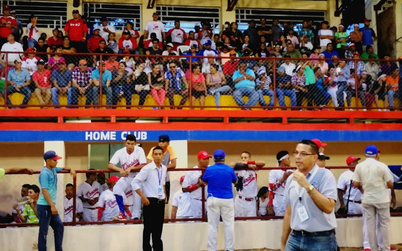 Lleno total: Toda la adrenalina en el juego Toros vs. Bóer en Juigalpa