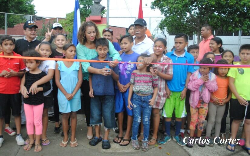 Familias celebran reinauguración del parque René Cisneros