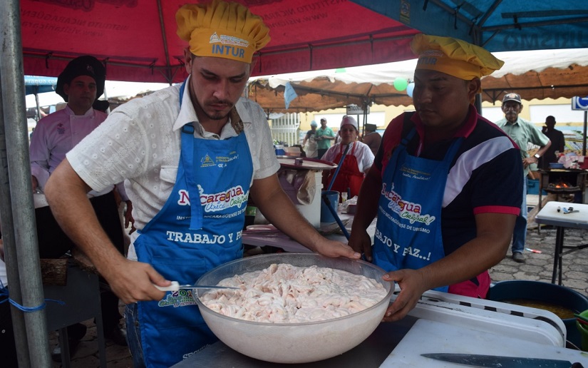 Juigalpa hizo la sopa de huevos de toro más grande de Nicaragua