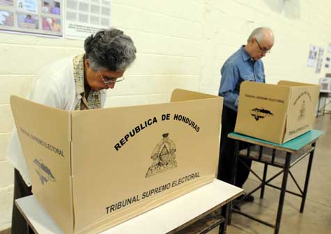 Mesas continuarán abiertas mientras haya electores en Honduras
