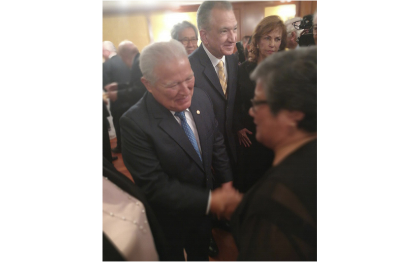 Embajadora ante la Santa Sede saluda al presidente de El Salvador