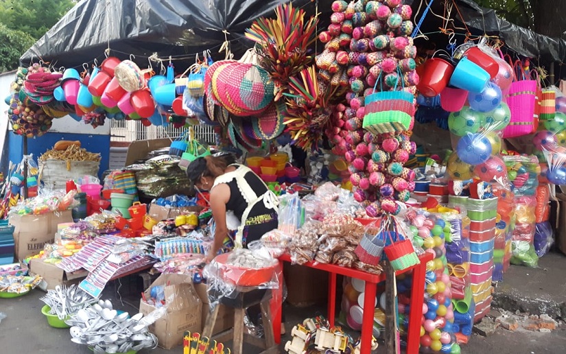 Comerciantes de Masaya venden productos tradicionales de la purísima en Chinandega