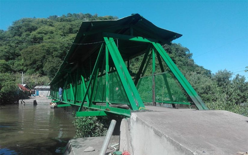 Concluyen reparación y construcción de puente peatonal en Puerto Morazán