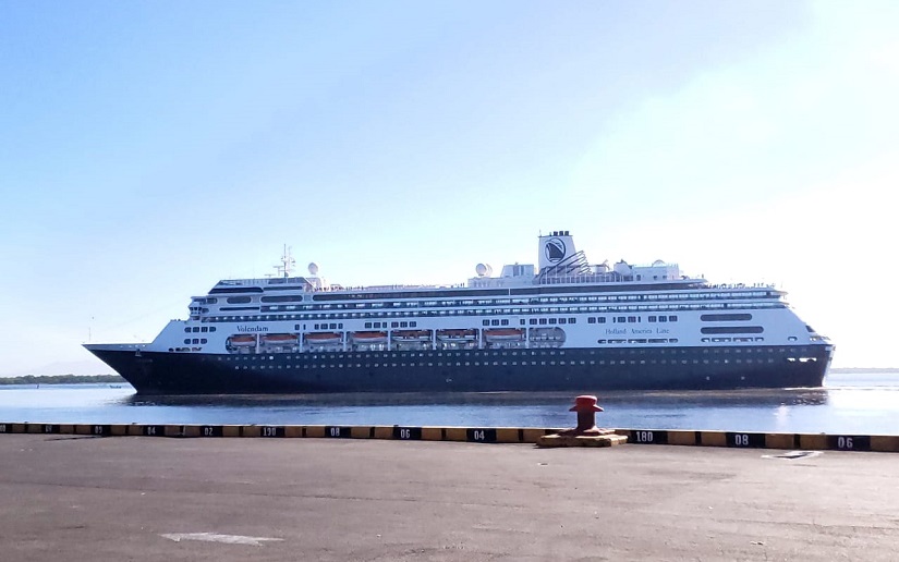 Crucero Volendam llega a Puerto Corinto