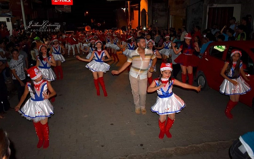 Carnaval navideño en Nueva Guinea y decoración navideña en Wiwilí