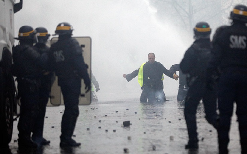 Al menos 107 detenidos durante las protestas de los chalecos amarillos en París