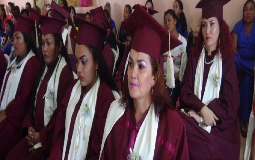 41 privadas de libertad se gradúan de primaria y secundaria