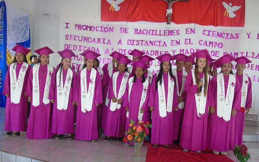 Realizan primera graduación de bachilleres de Secundaria en el Campo en Siuna