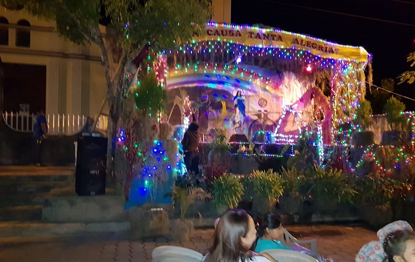 Ambiente en el Concurso de Altares y Feria de Dulces de Navidad en Palacagüina