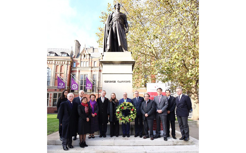 Cuerpo Diplomático Latinoamericano en Reino Unido deposita ofrenda floral en monumento de George Canning