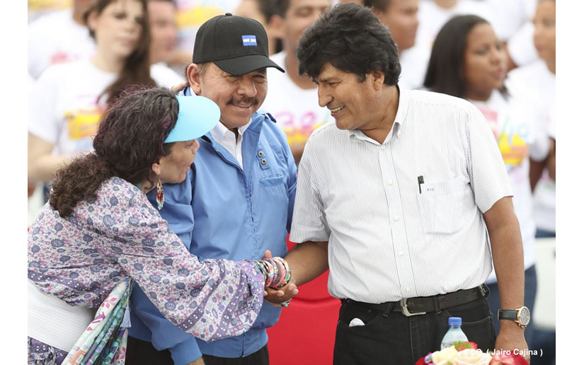 Comandante Daniel y compañera Rosario envían mensaje a Evo Morales en celebración del 13 Aniversario de la Revolución en Bolivia