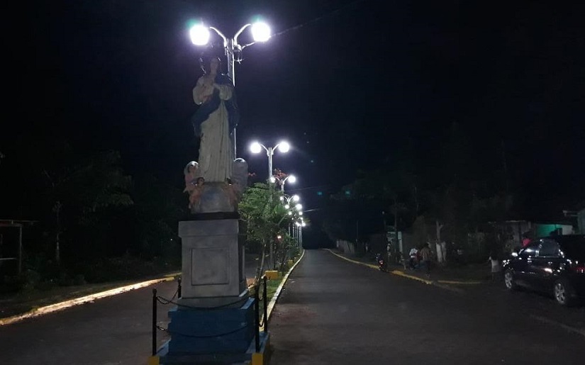 Ambiente iluminado en la ciudad de Waslala