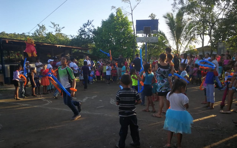 Gobierno lleva alegría niños de las comunidades de Bonanza