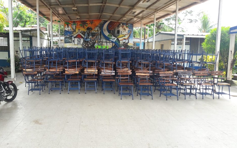 Llegan pupitres nuevos para escuelas de Rosita