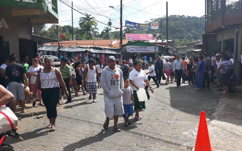 Comercios abarrotados en Bonanza