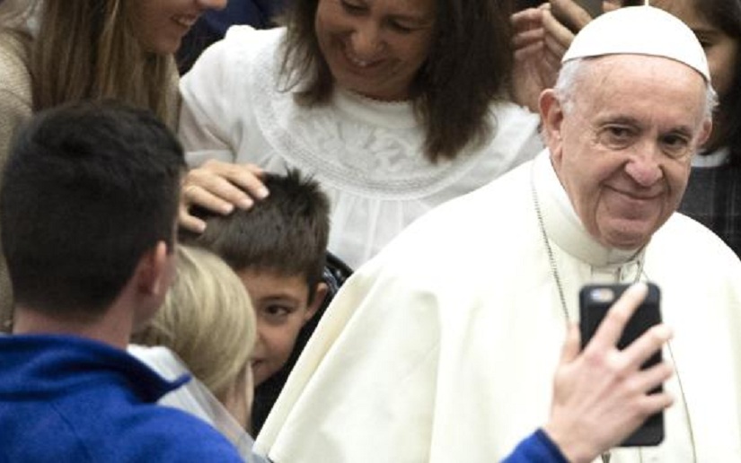 El Papa declara ante los 183 embajadores que «el abuso de menores es uno de los crímenes más viles»