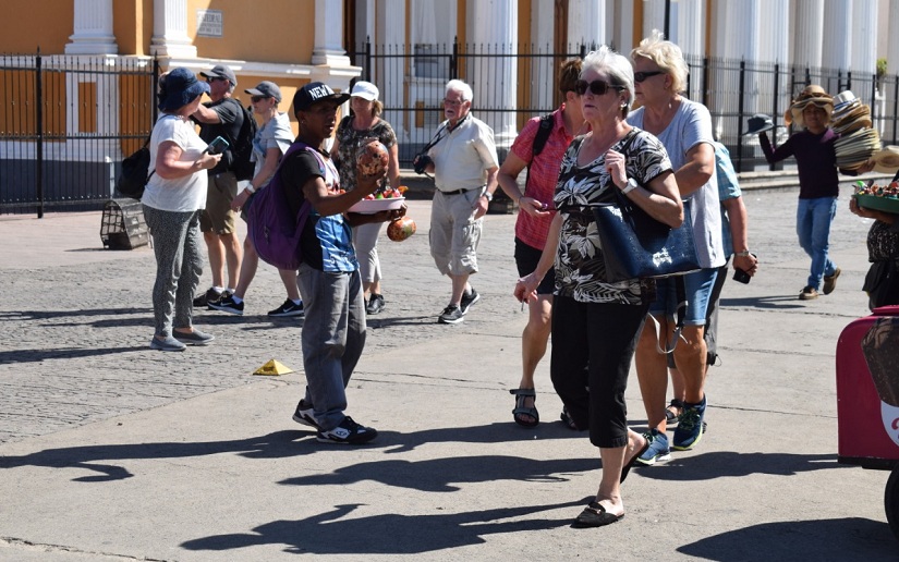 Turistas siguen llegando a la ciudad de Granada