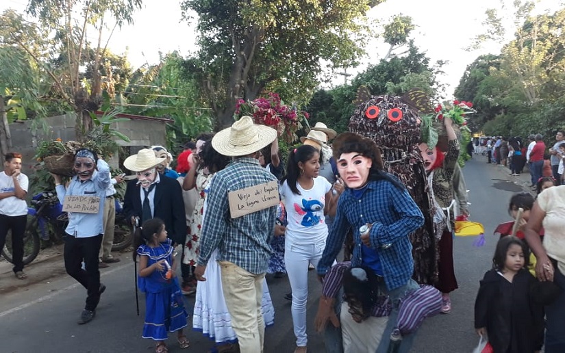 Desfile de torovenados abre las fiestas patronales de Nandasmo