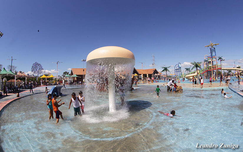 Un refrescante domingo previo a la entrada el verano en el Parque Acuático del Paseo Xolotlán