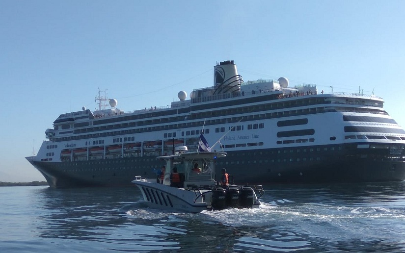 Fuerza Naval brindó seguridad al crucero Volendam