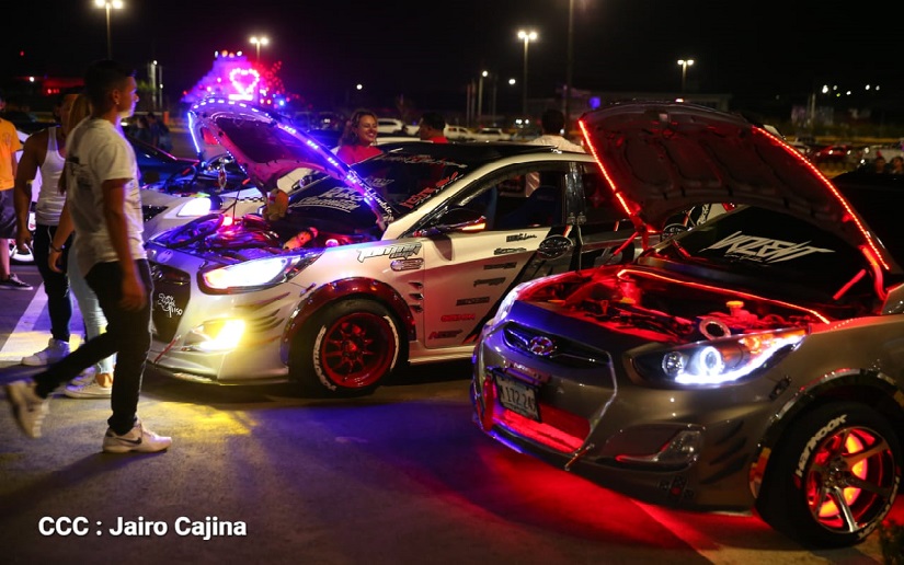 Exhibición de autos modificados llenó de adrenalina pura a los capitalinos